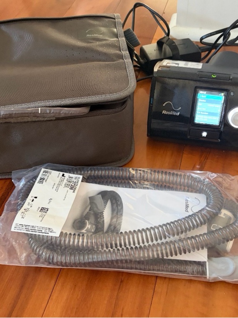 AirSense 10 AUTOSET NEW 3 HRS!!!
